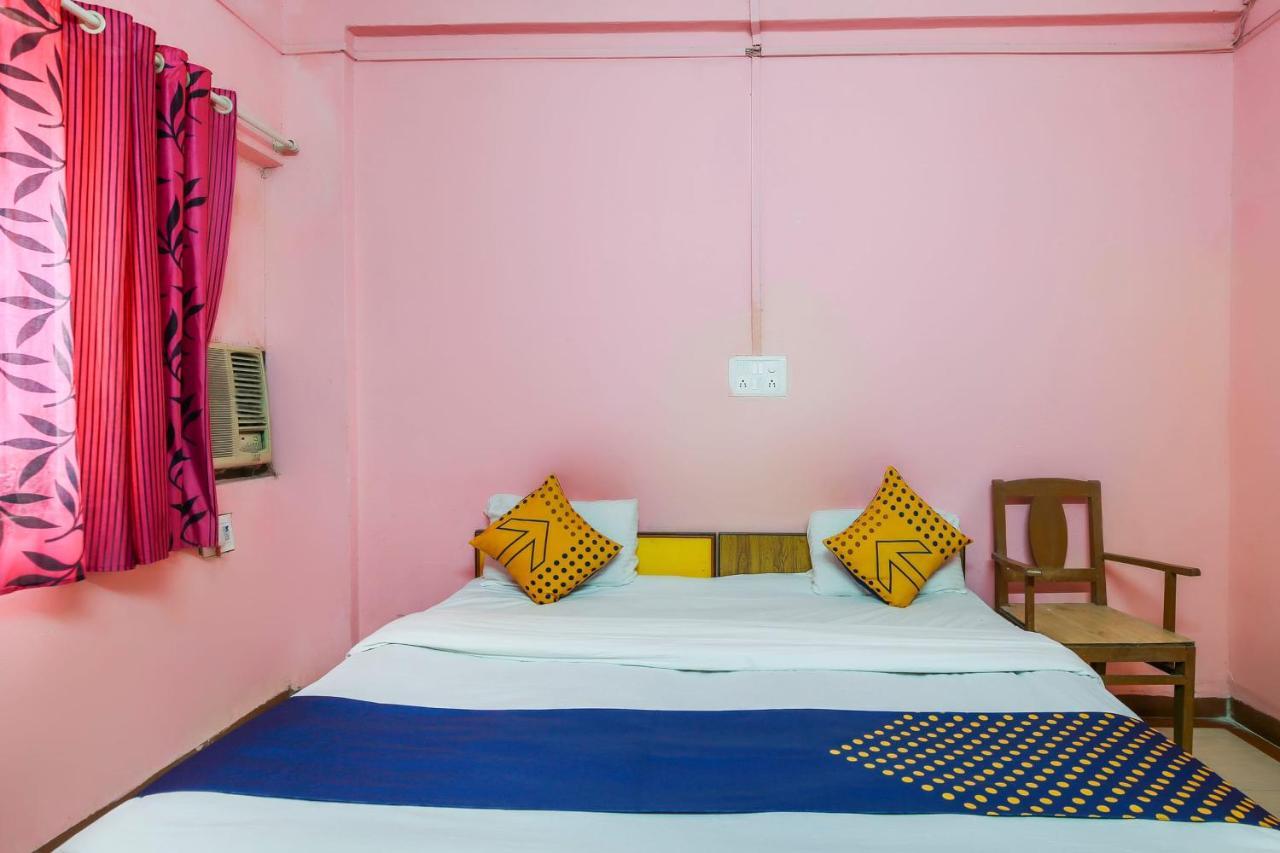 Spot On 67211 Hotel Gokul Daman Eksteriør billede